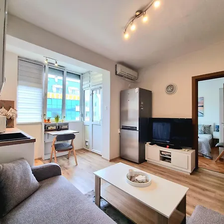 Compact Next To Troikata Square Apartmán Burgas City